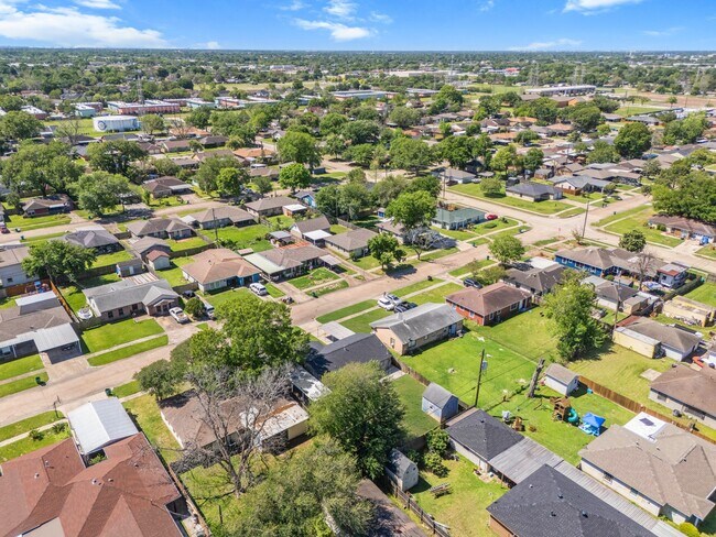 Building Photo - 3209 Chestershire Dr