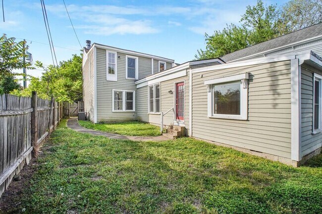 Building Photo - 307 Hawke St