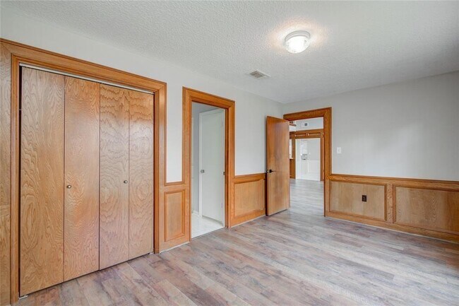 Building Photo - 11918 Glenway Dr