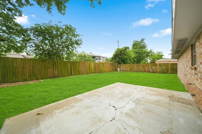 Building Photo - 12931 Westella Dr