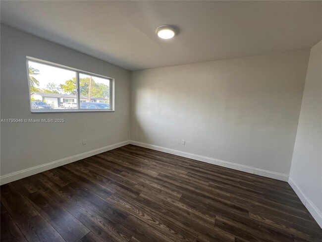Building Photo - 770 NW 179th St
