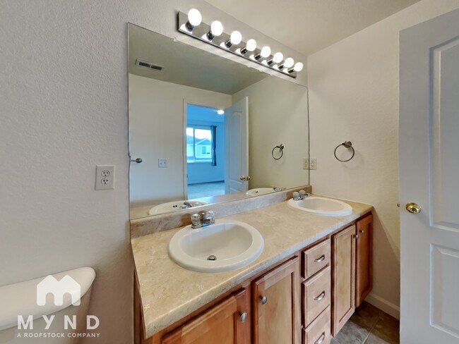 Building Photo - 5536 Lewis Ct