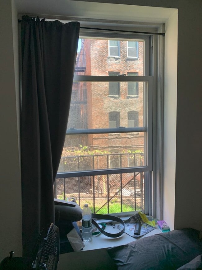 Building Photo - Beautiful 3 bed in the North End!