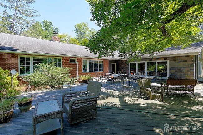 Building Photo - 269 Raymond Rd