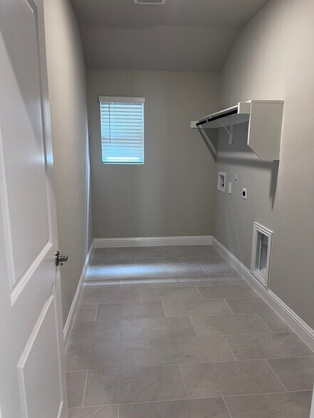 Building Photo - 601 Huntley Dr