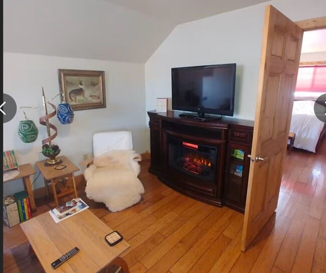 Building Photo - Fully Furnished Western Apartment Near Columbus