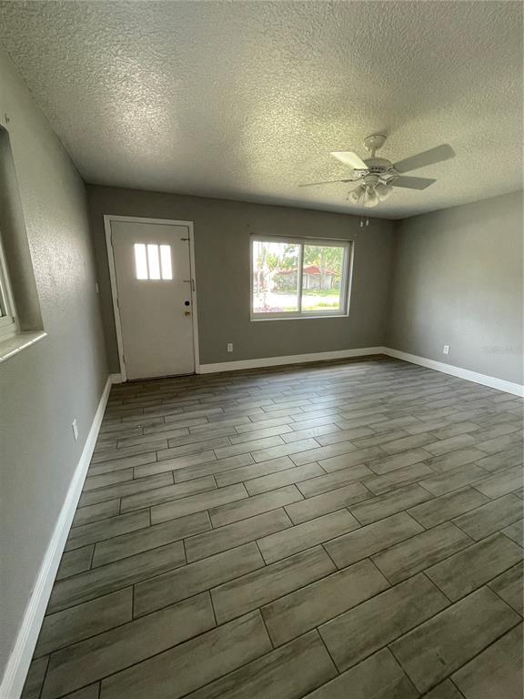 Building Photo - 204 6th Jpv St