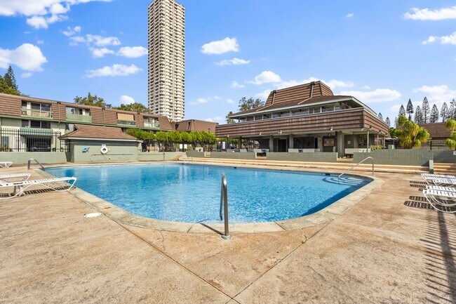 Building Photo - Spacious 3-Bedroom Townhome Across from Pearlridge – Available April 5