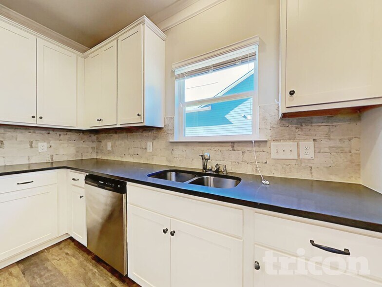 Building Photo - 7 Carrington Way