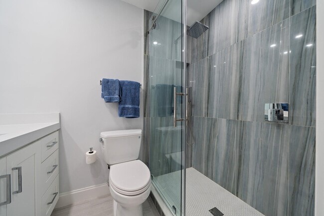 Building Photo - 3902 Fairway Dr N