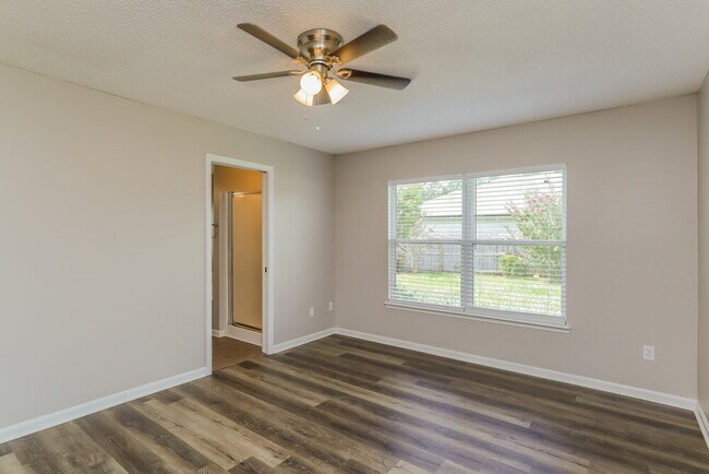 Building Photo - 1662 Sugarpine Drive