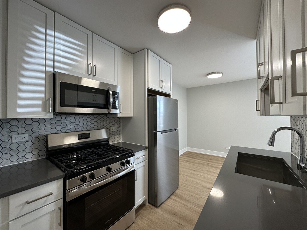 Building Photo - 535 W Aldine Ave