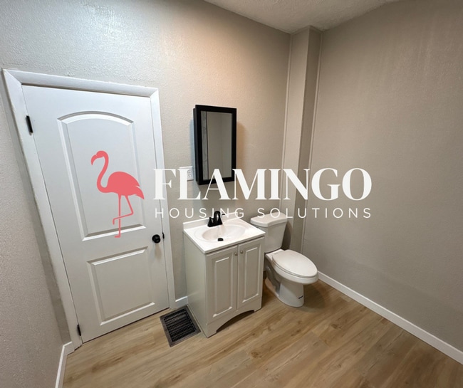 Building Photo - 221 Hickory St