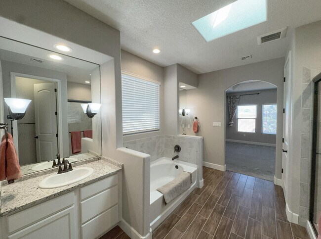 Building Photo - 6801 Prom Ave NE