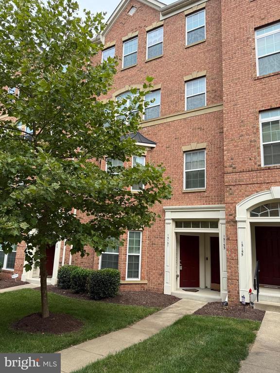 Building Photo - 15153 Leicestershire St