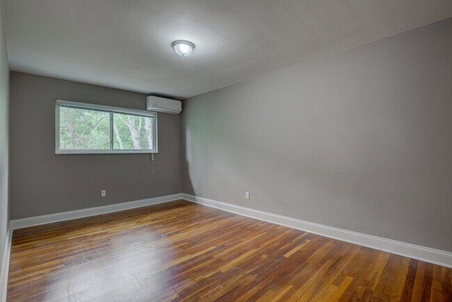 Building Photo - 4715 Kirby Ave