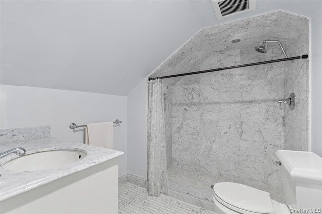 Building Photo - 47 Greenacres Ave