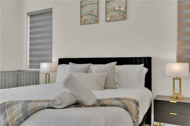 Building Photo - 10663 Stone Ledge Ave