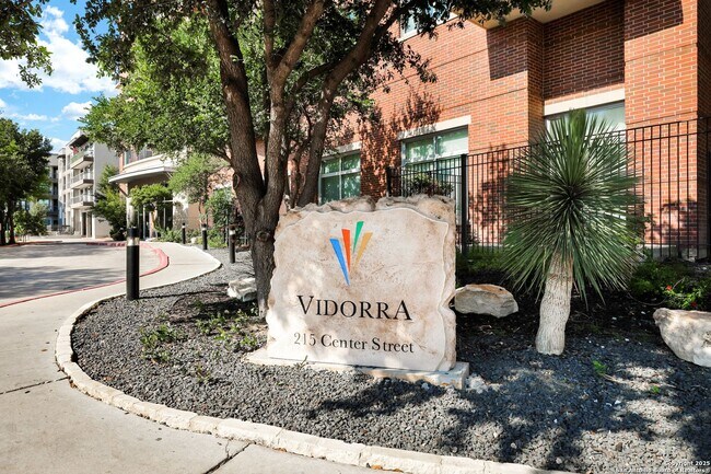 Building Photo - GORGEOUS FURNISHED CONDOMINIUM WITH GREAT ...