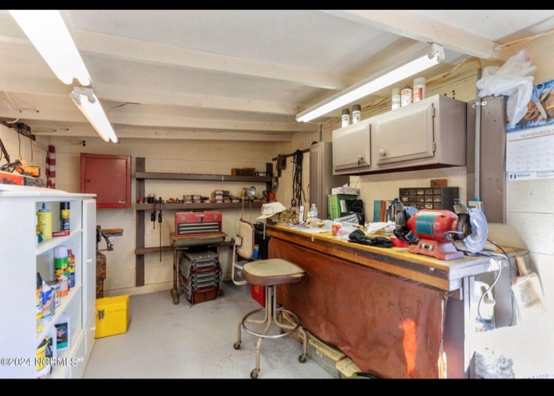 Building Photo - 452 Nine Foot Rd