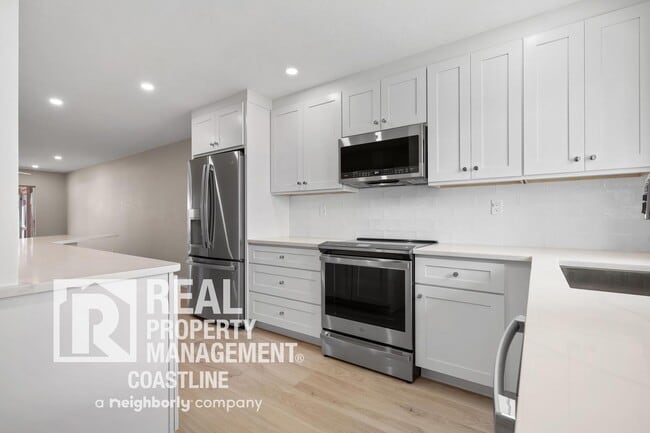 Building Photo - Luxurious Fully Renovated 2 Bed/2Bath Condo
