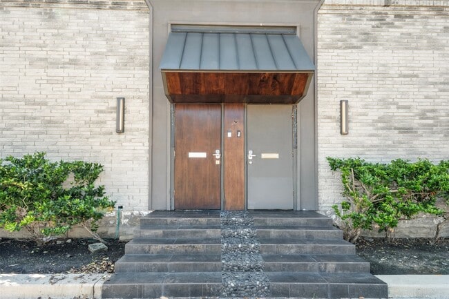 Building Photo - 3141 Bissonnet St