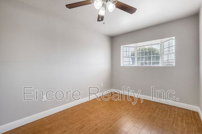 Building Photo - 71 E Palomar St