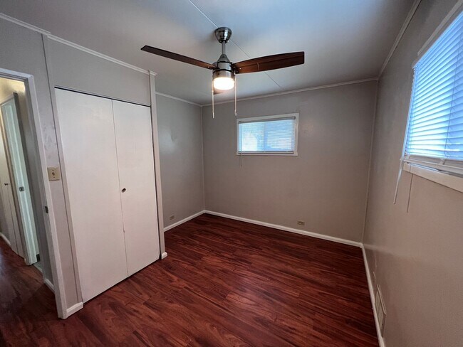 Building Photo - 3 bedroom 1 bathroom House