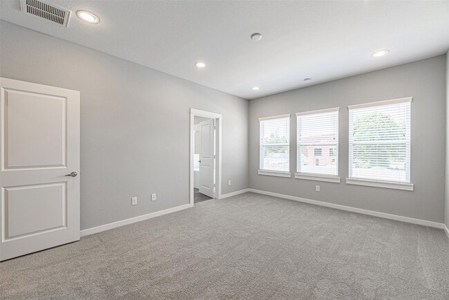 Building Photo - 6725 Parker Oaks Ln