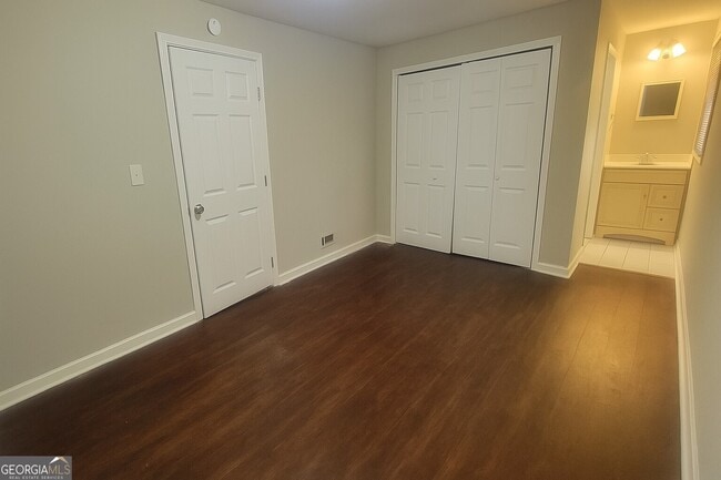 Building Photo - 854 Fayetteville Rd SE