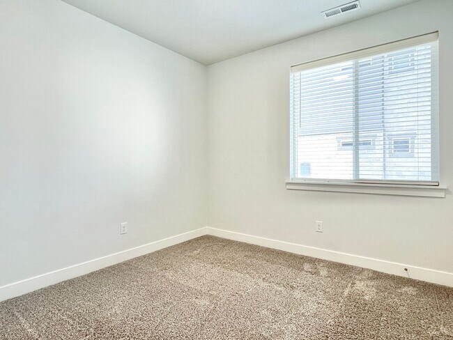 Building Photo - Spacious Condo Near Primary Children’s Hospital!