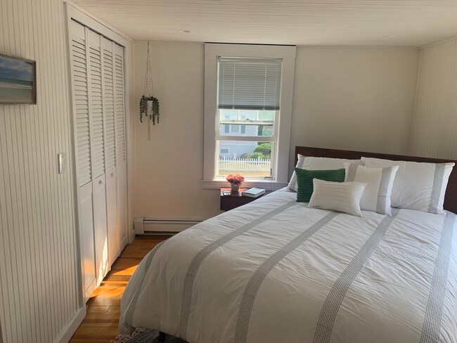 Building Photo - 716 Ocean St