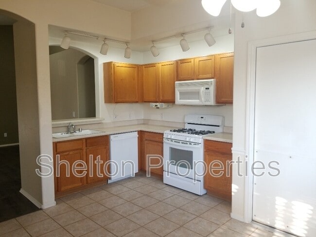 Building Photo - 16105 W Hadley St