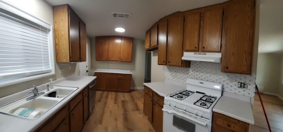 Building Photo - 1862 Pueblo Dr