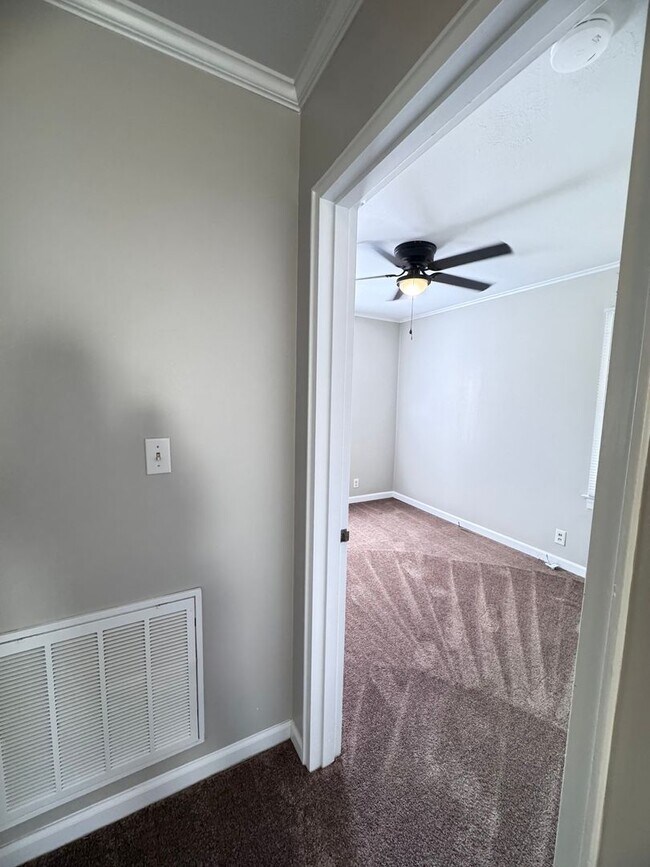 Building Photo - Freshly Updated 3Bedroom One Story Home
