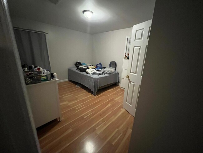 Building Photo - 877 Douglas Ave