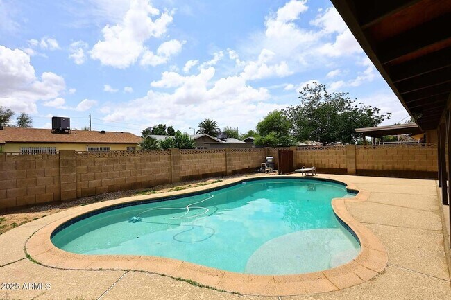 Building Photo - 617 E Calle Bolo Ln