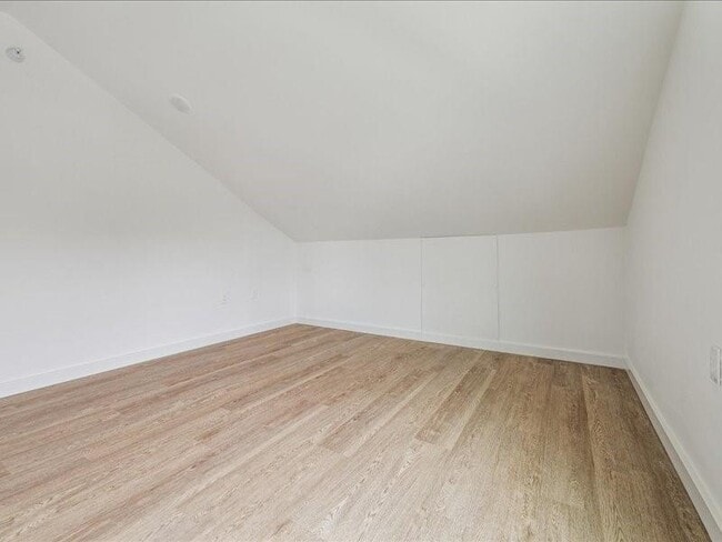 Building Photo - 905 74th St