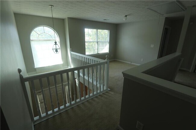 Building Photo - 156 Shadowhill Ln SW