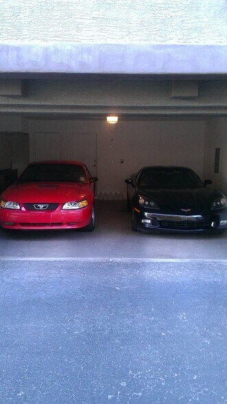 Over-sized 2-car garage - 2401 E Rio Salado Pky