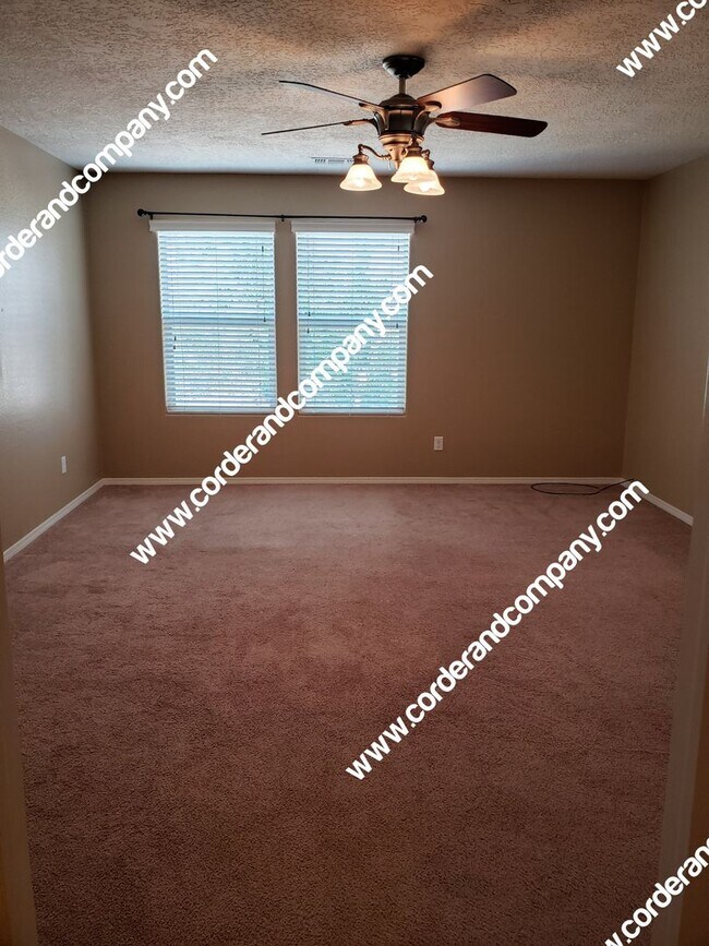 Building Photo - Gorgeous & Large 3 Bedroom, 2.5 Bathroom, ...