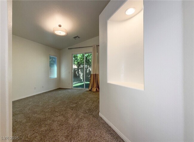 Building Photo - 64 Island Course Ave