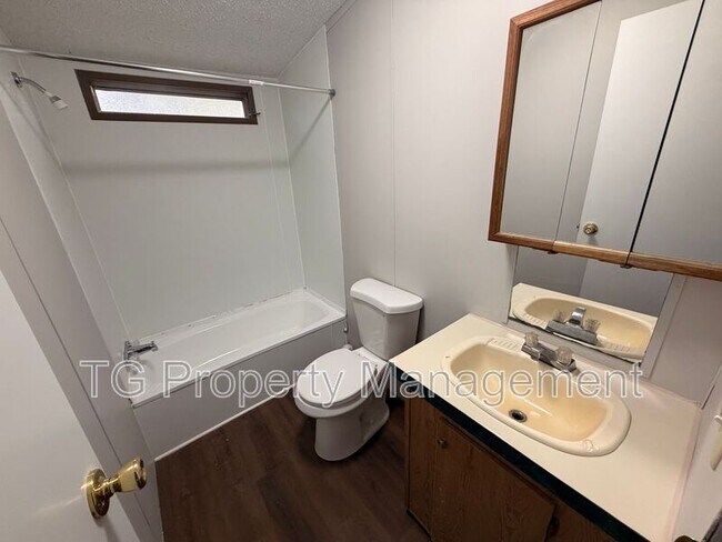 Building Photo - 787 Gillen St