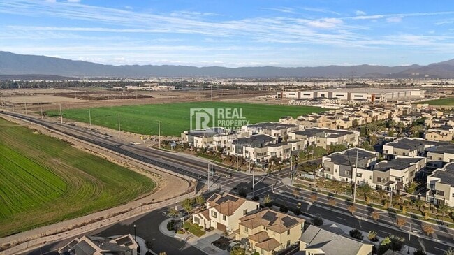 Building Photo - 3657 Bearberry Ave