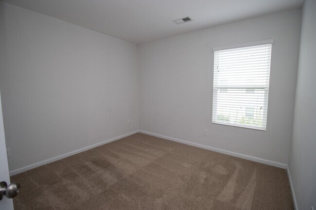 Building Photo - 22 Routhland Ct