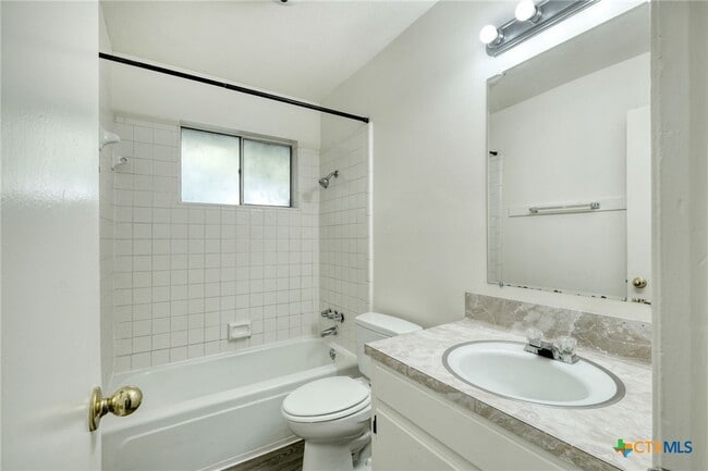 Building Photo - 11410 Pollyanna Ave