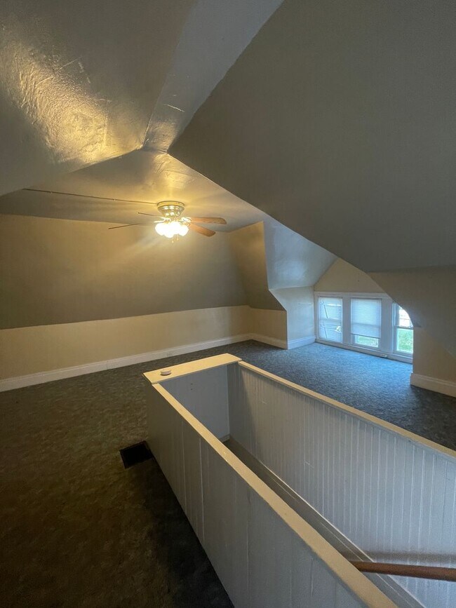 Building Photo - Methyl Duplex