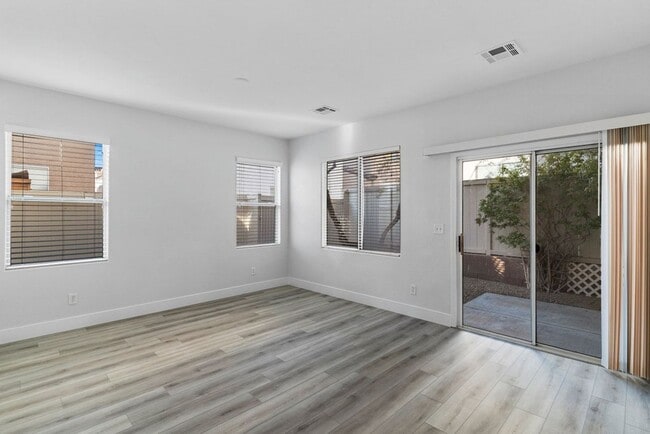 Building Photo - WONDERFUL 3 BEDROOM HOME AT END OF CUL-DE-...