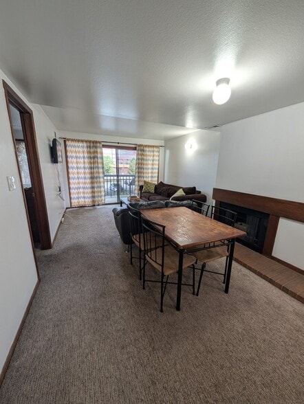 Building Photo - 1091 Country Hills Dr