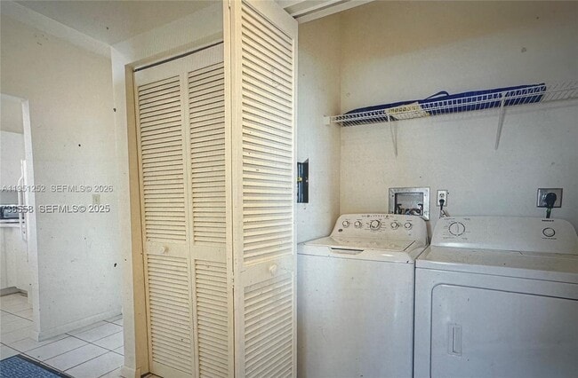 Building Photo - 3020 NE 32nd Ave